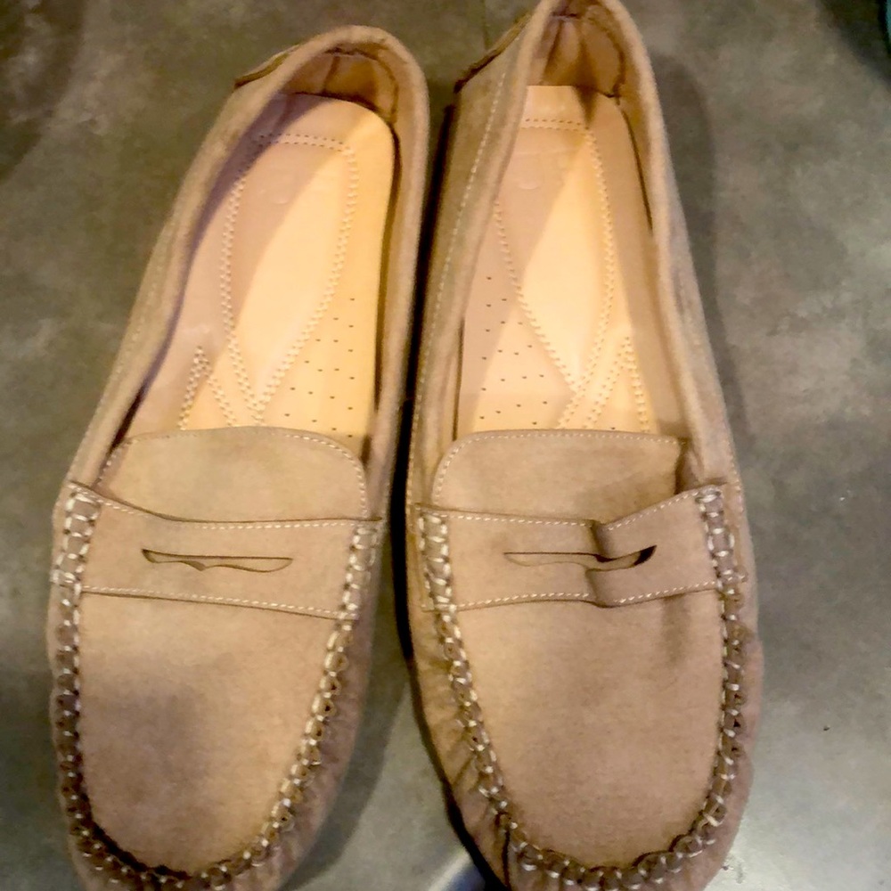 JF brand tan loafers